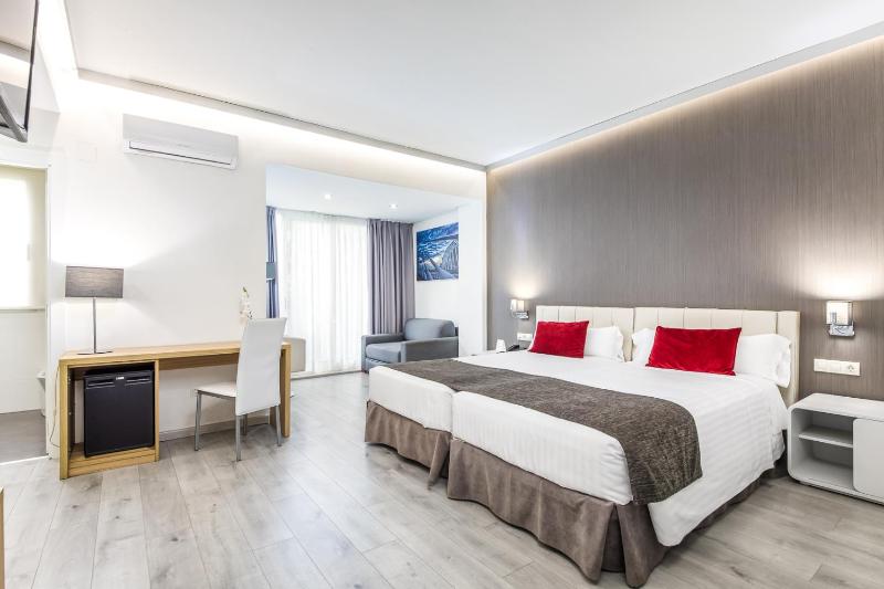 Superior Double or Twin Room image 3
