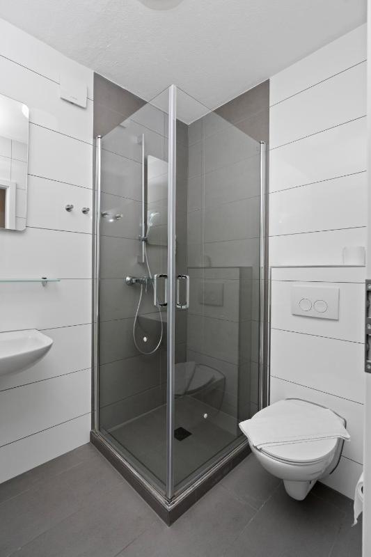 Double or Twin Room image 3