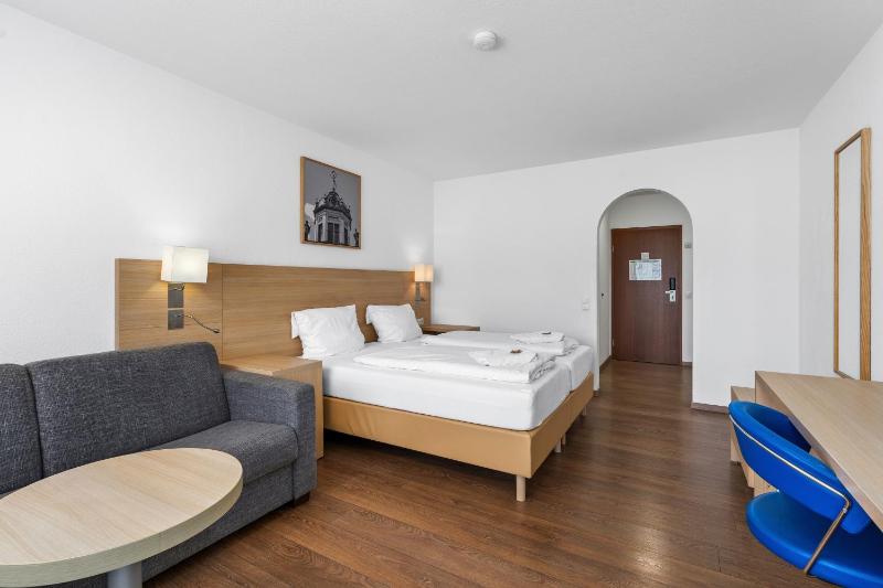 Double or Twin Room image 4