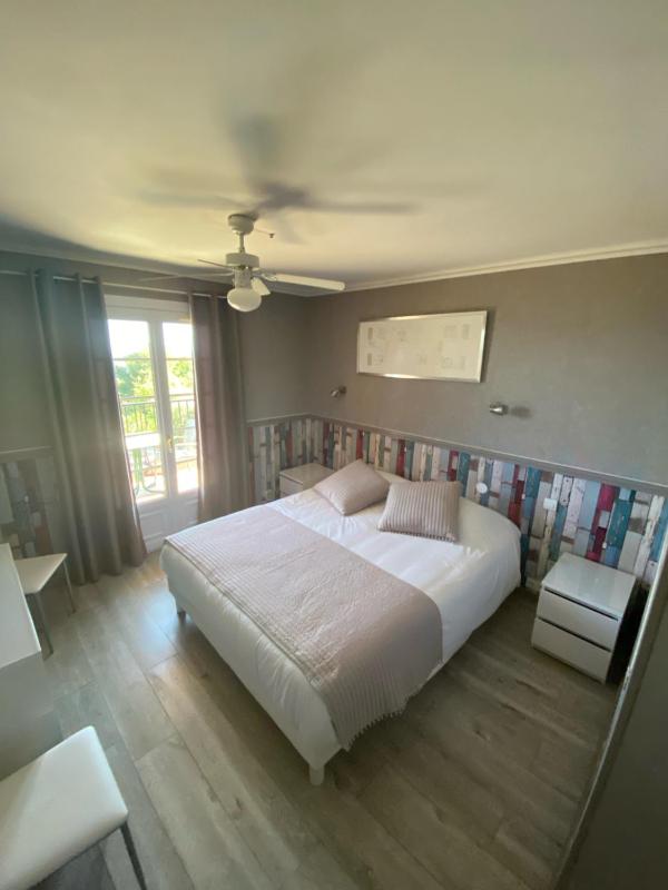 Deluxe Double Room with Sea View image 4