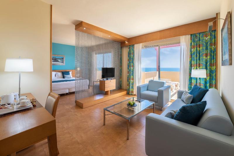 Junior Suite with Sea View (2 Adults+ 2 Children) image 4