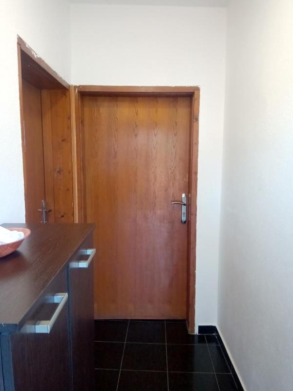 Single Bed in Dormitory Room image 2