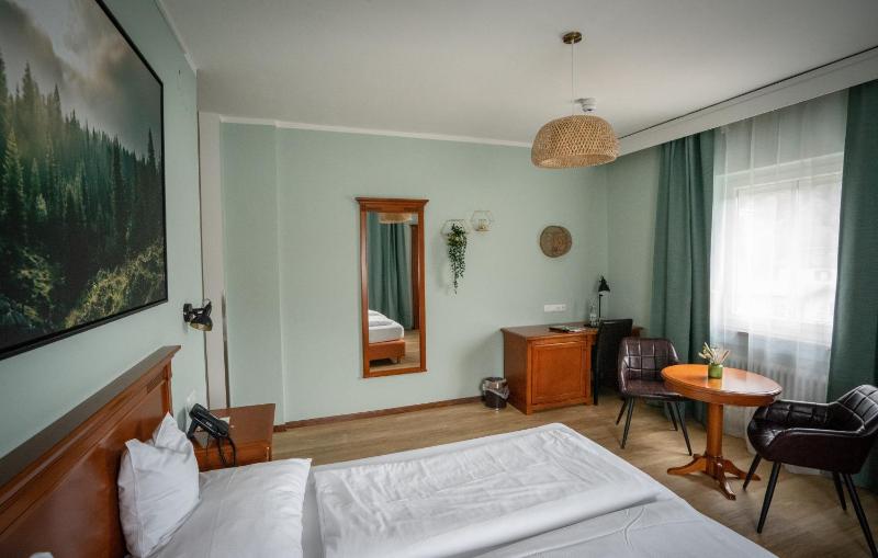 Double Room image 3