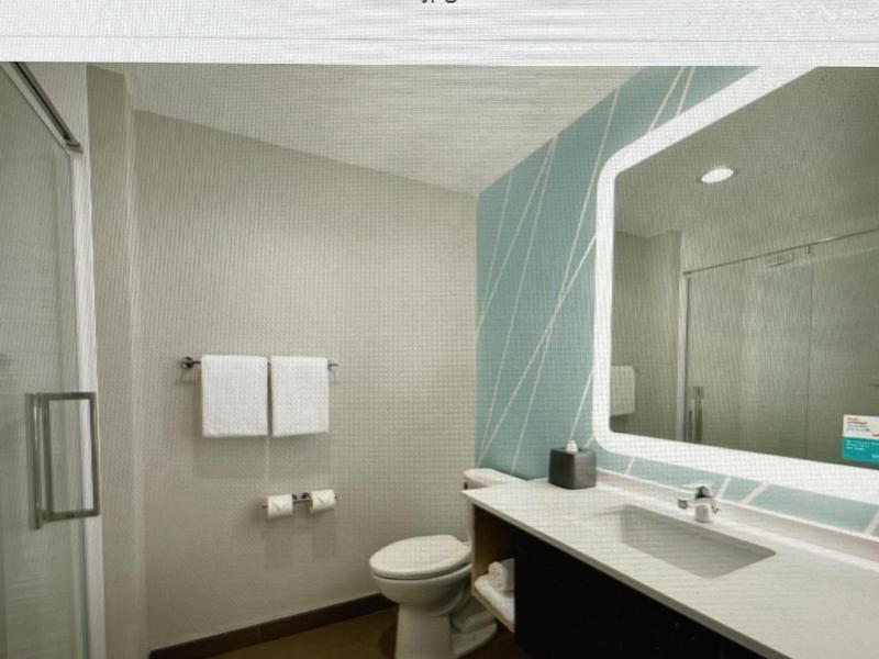 Standard Queen Room with Two Queen Beds and Roll-In Shower - Mobility Access image 2
