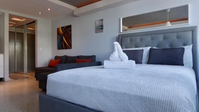 Apartment 103 image 3