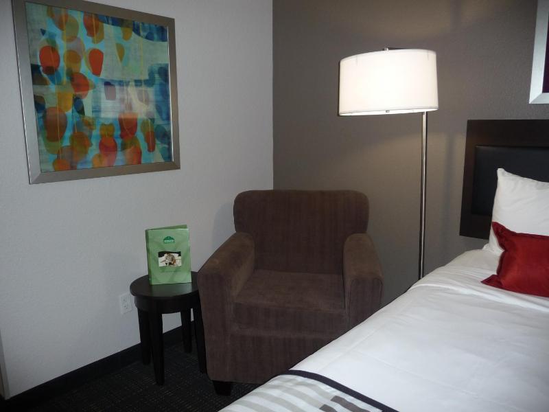 Queen Room with Two Queen Beds - Non-Smoking image 3