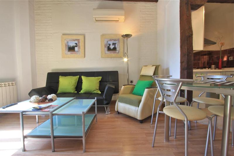 Two-Bedroom Apartment (4 Adults) Plaza del Realejo 6 image 3