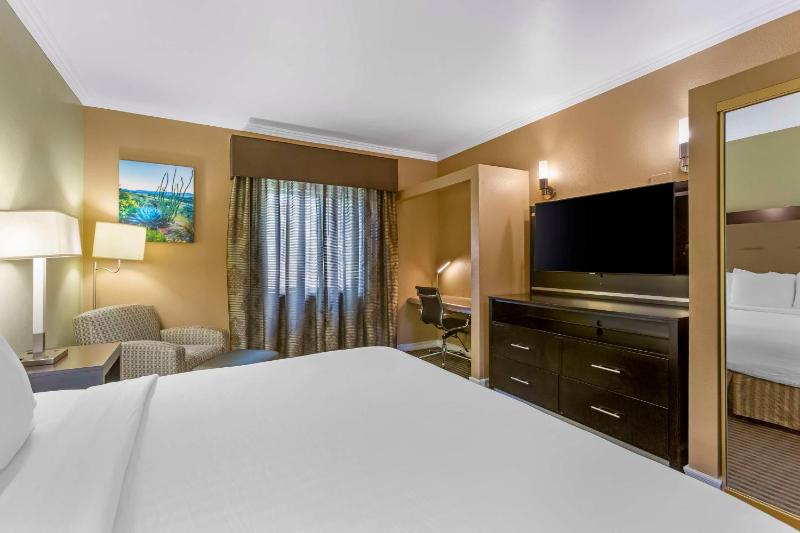 King Room - Non-Smoking image 3