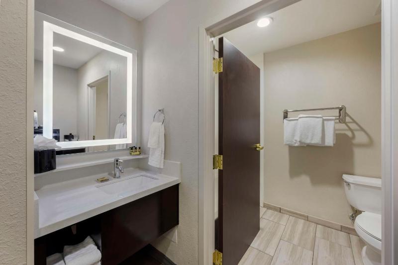 King Room image 2