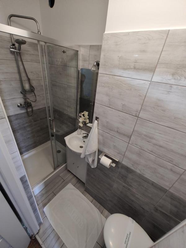 Triple Room with Private External Bathroom image 2