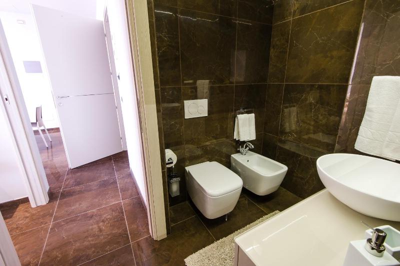Carmen One-Bedroom Apartment image 3