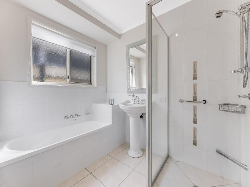 11 Wills Avenue Golden Beach QLD - image 4
