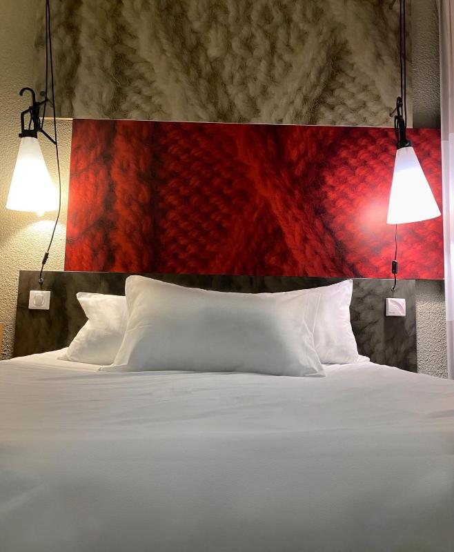 Standard Double Room image 3