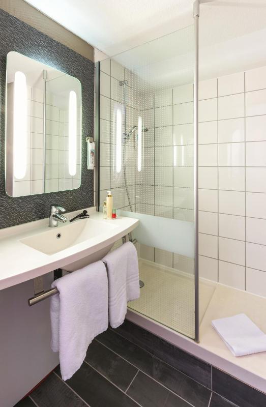 Standard Double Room image 4