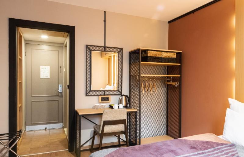 Standard Twin Room image 3