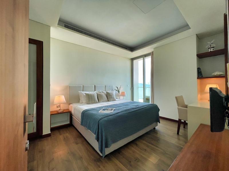 Stunning Apartments Across My Khe Beach ! Rooftop Pool & Gym - image 6