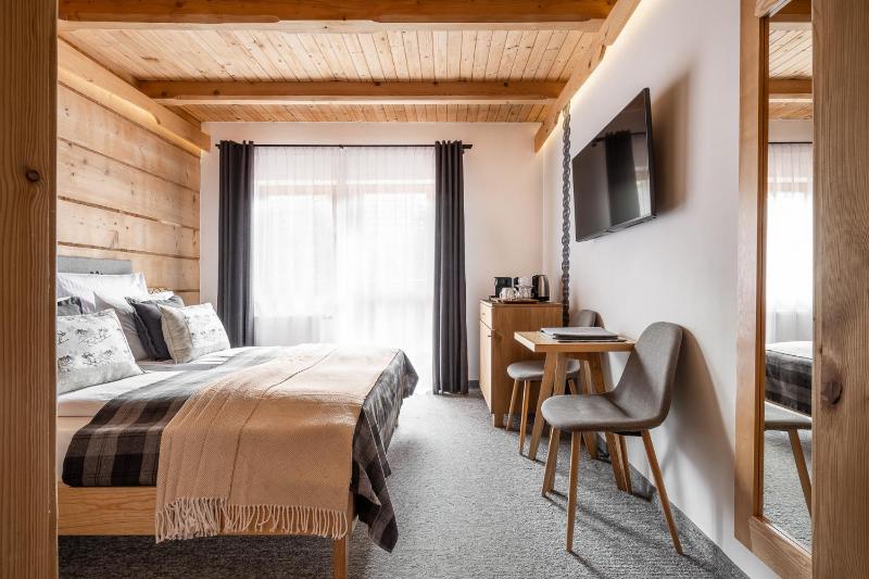 Deluxe Double Room with Balcony image 4