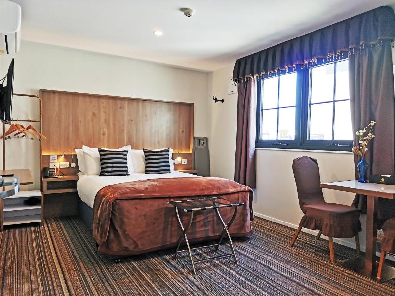 The Salisbury Business Class - image 12
