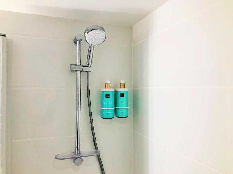 Classic Double Room image 4