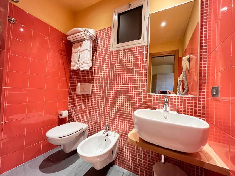 Double Room image 3