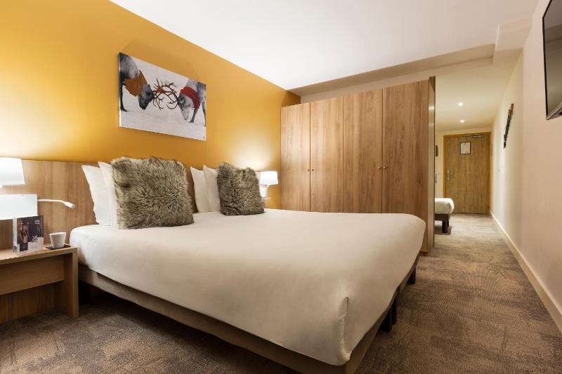 Double Room with Extra Bed image 1