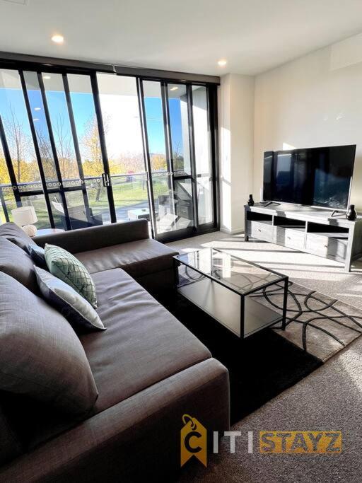 Fab in Phillip - 2bd 2bth Apt - Close to CBR Hospital - image 8