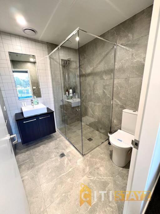 Fab in Phillip - 2bd 2bth Apt - Close to CBR Hospital - image 9