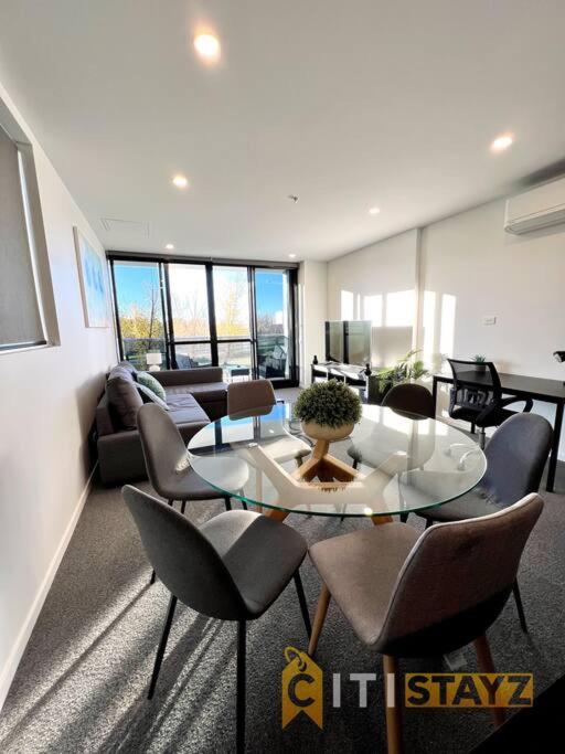Fab in Phillip - 2bd 2bth Apt - Close to CBR Hospital - image 3