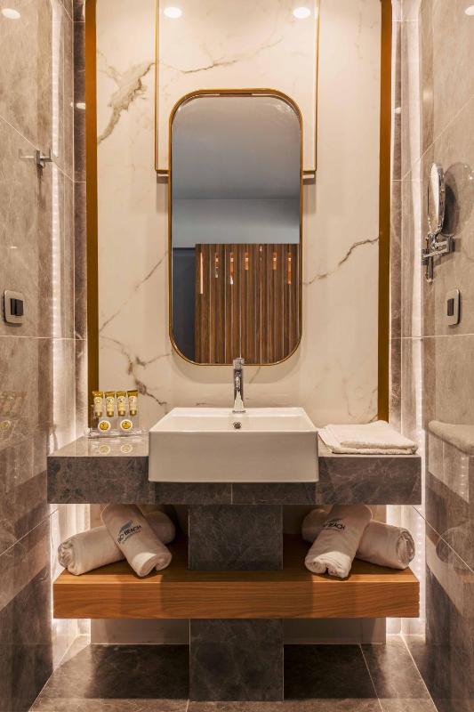 Suite with Sea View image 1