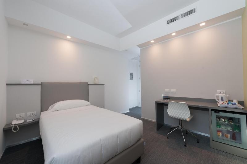 Single Room image 4