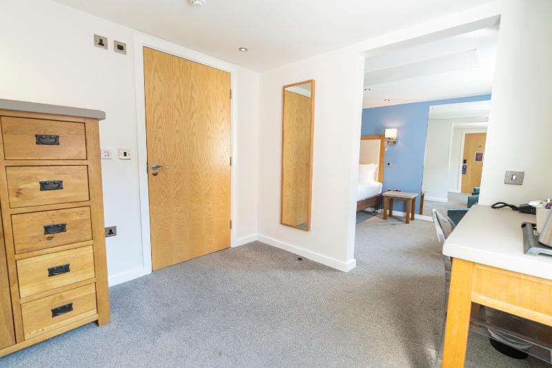 Deluxe King Room image 4