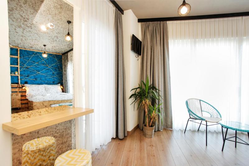 Double Room with Sea View image 3