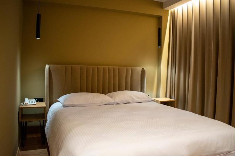 Superior King Room image 2