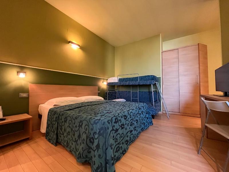 Quadruple Room image 2