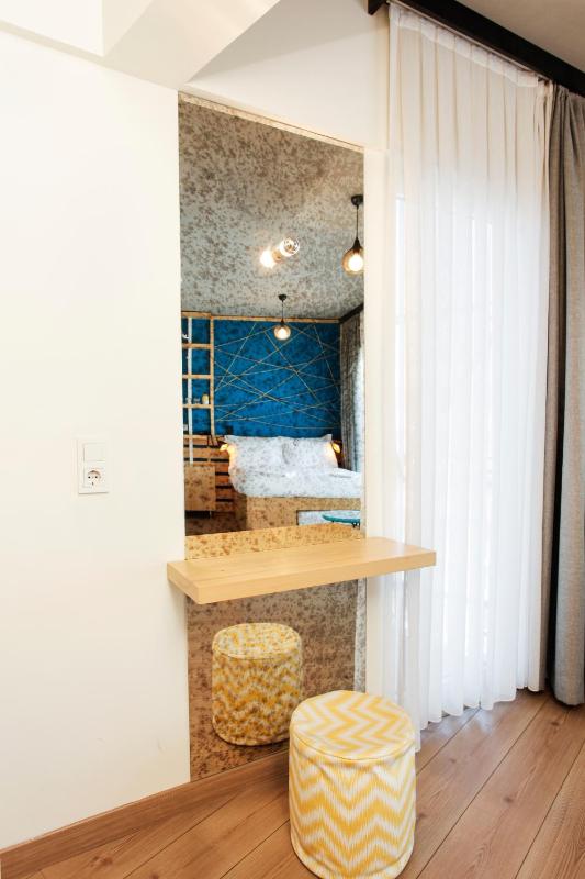 Double Room with Sea View image 2