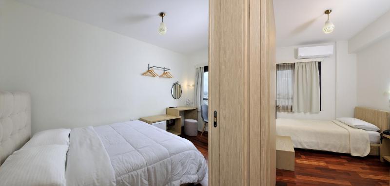 Standard Triple Room image 4