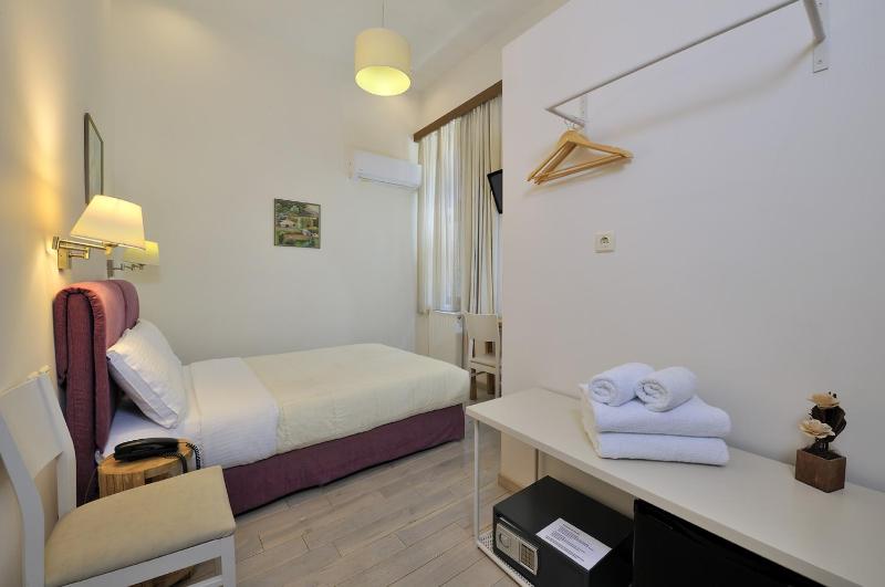 Standard Double or Twin Room image 2