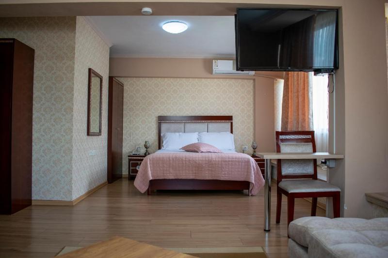 Superior King Suite image 1