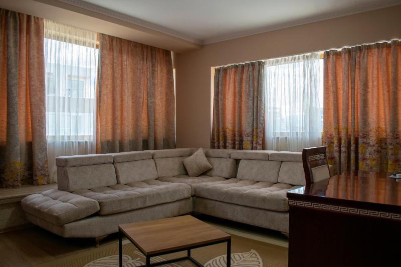 Superior King Suite image 4