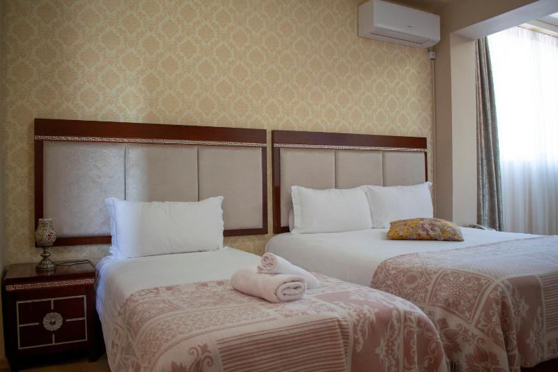 Standard Triple Room image 1