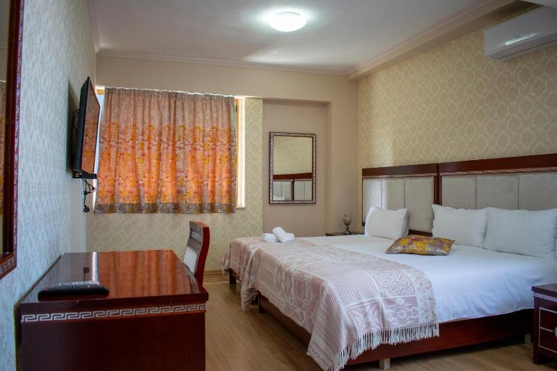 Standard Triple Room image 4