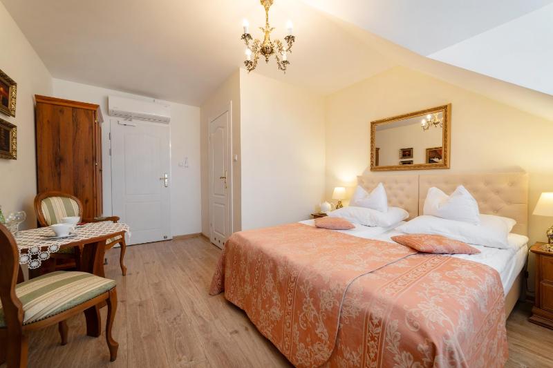 Double Room image 2