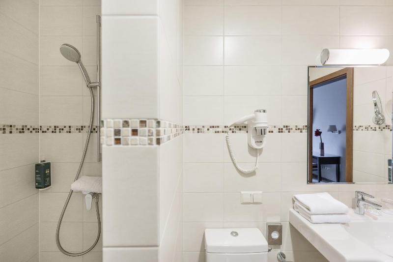 Standard Double or Twin Room image 2