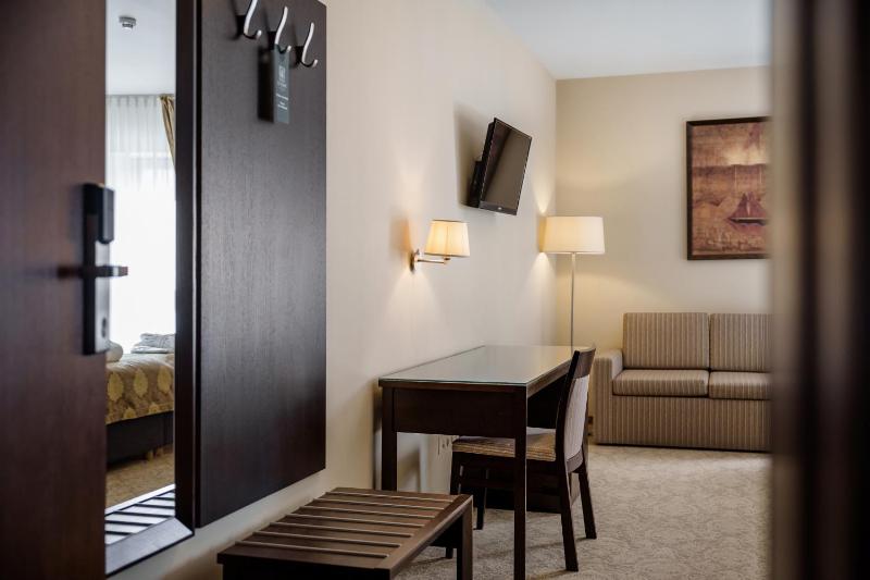 Business Double or Twin Room image 4
