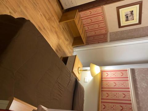 Single Room image 3