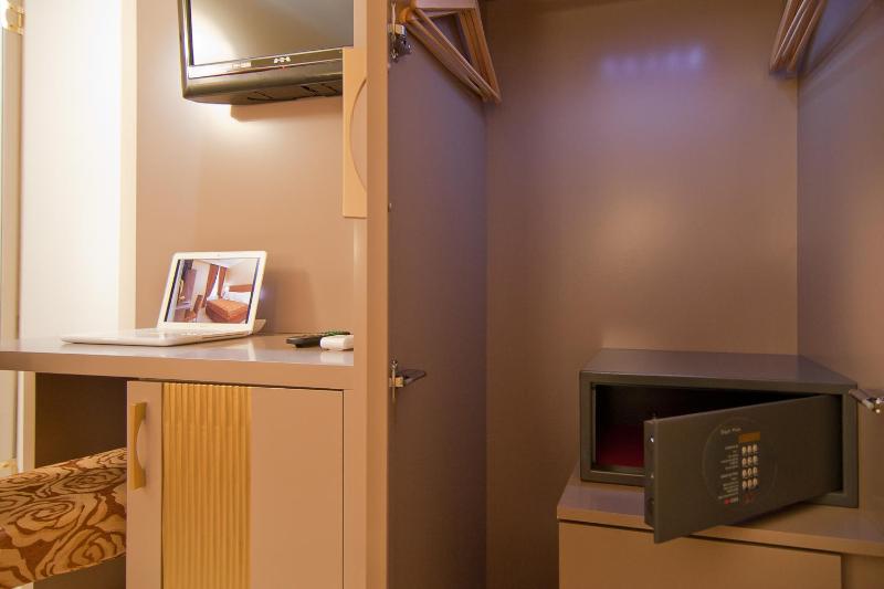 Double or Twin Room image 4