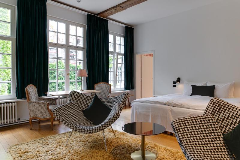 Superior King Room image 2