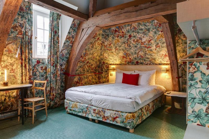 Deluxe King Room image 4
