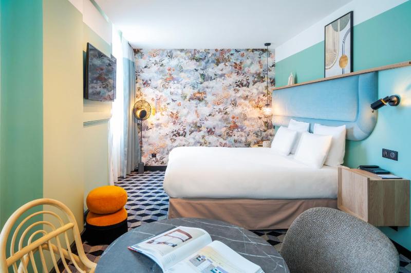 Superior Double Room image 3