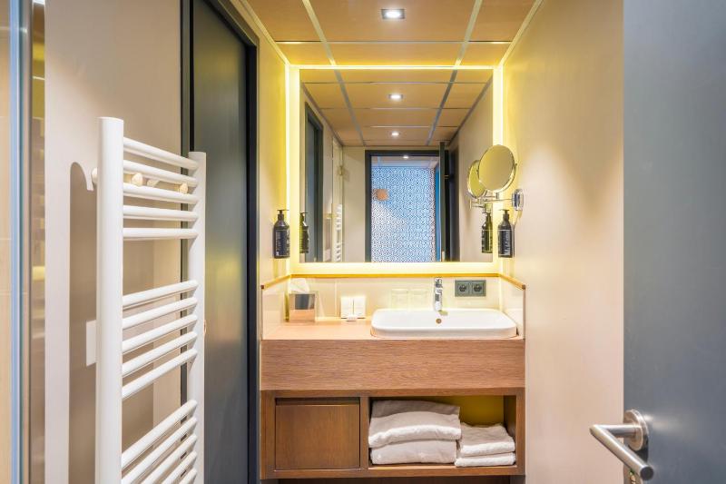 Superior Room with Two Zip Beds image 2
